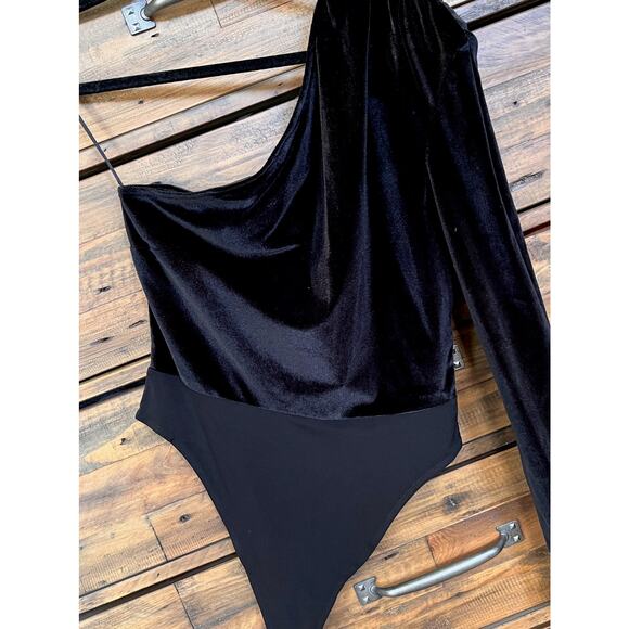 NOCTURNE Padded One Shoulder Velvet Bodysuit With Belt in Black Sz L - Picture 5 of 15